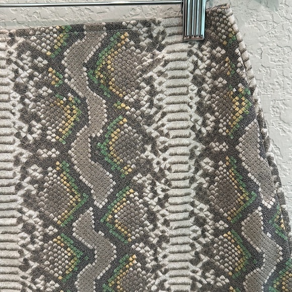 Snake print mini skirt size S - Picture 3 of 8